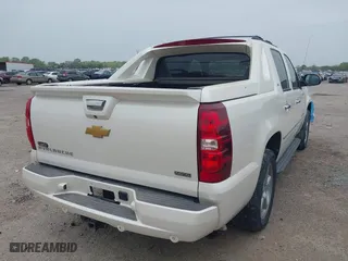 2012 Chevrolet Avalanche LTZ with VIN 3GNMCGE04CG103276, listed as a IAAI auction lot 41913522 with 139,633 mi miles. Bid and sale history available at carsss.com. Image 4.