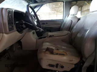 2000 Chevrolet Suburban LT with VIN 3GNFK16T3YG155880, listed as a Copart auction lot 86637484 with 232,678 mi miles and Salvage Title. Bid and sale history available at carsss.com. Image 7.