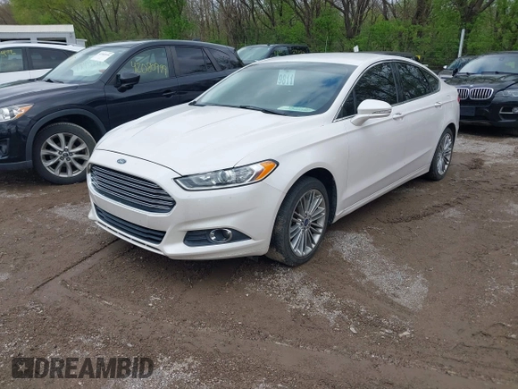 2013 Ford Fusion SE with VIN 3FA6P0HR5DR359686, listed as a IAAI auction lot 42088517 with 106,992 mi miles. Bid and sale history available at carsss.com. Image 2.