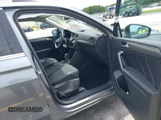 2024 Volkswagen Tiguan SE z VIN 3VV3B7AX9RM196186, wystawiony jako IAAI lot #42769059 z przebiegiem 16 258 mil mil oraz . Historia ofert i sprzedaży dostępna na DreamBid. Obrazek 5.