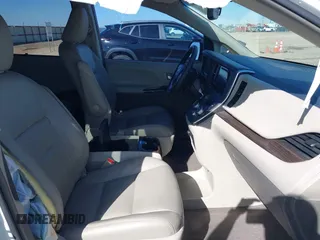 2017 Toyota Sienna XLE Auto Access Seat with VIN 5TDYZ3DC2HS806686, listed as a IAAI auction lot 41877474 with 72,011 mi miles. Bid and sale history available at carsss.com. Image 5.