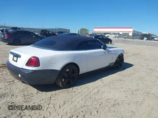 2018 Rolls-Royce Dawn z VIN SCA666D52JU115704, wystawiony jako IAAI lot #41816328 z przebiegiem 41 305 mil mil oraz . Historia ofert i sprzedaży dostępna na DreamBid. Obrazek 4.