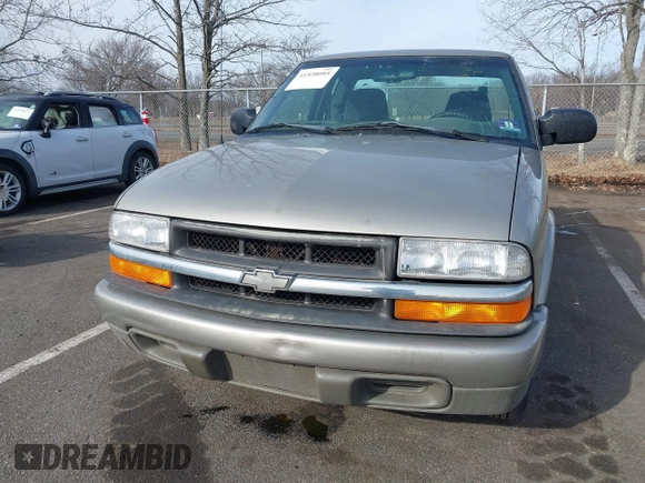 2001 Chevrolet S-10 LS with VIN 1GCCS19571K141956, listed as a IAAI auction lot 41520093 with 110,098 mi miles and . Bid and sale history available at DreamBid. Image 6.