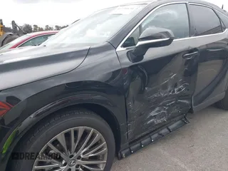 2024 Lexus RX 450h+ Luxury z VIN JTJCJMGA1R2022295, wystawiony jako IAAI lot #41778650 z przebiegiem 1822 mil mil oraz . Historia ofert i sprzedaży dostępna na DreamBid. Obrazek 6.