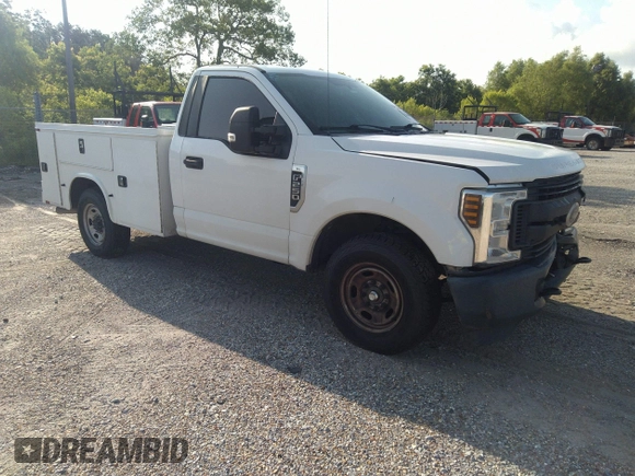 2018 Ford F-250 XL z VIN 1FDBF2A65JEC47942, wystawiony jako IAAI lot #42362008 z przebiegiem 173 284 mil mil oraz . Historia ofert i sprzedaży dostępna na DreamBid. Obrazek 1.