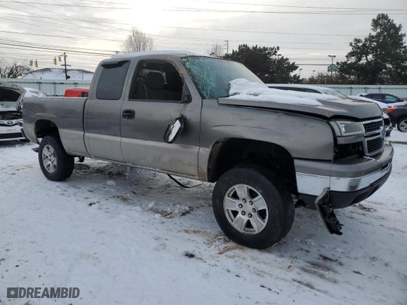 2007 Chevrolet Silverado 1500 Classic LT1 with VIN 1GCEK19ZX7Z152414, listed as a Copart auction lot 41656555 with 137,372 mi miles and Salvage Title. Bid and sale history available at carsss.com. Image 4.