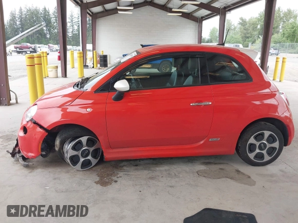2017 FIAT 500e z VIN 3C3CFFGE2HT546074, wystawiony jako IAAI lot #42269995 z przebiegiem 42 782 mil mil oraz . Historia ofert i sprzedaży dostępna na DreamBid. Obrazek 14.