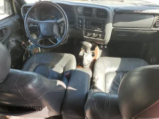 2000 Oldsmobile Bravada z VIN 1GHDT13W8Y2333619, wystawiony jako Copart lot #49631575 z przebiegiem 256 252 mil mil oraz Szkoda całkowita • Salvage title. Historia ofert i sprzedaży dostępna na DreamBid. Obrazek 8.