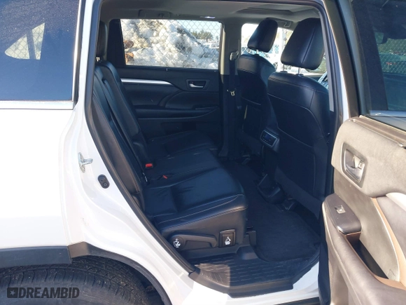 2019 Toyota Highlander SE with VIN 5TDJZRFH3KS613063, listed as a IAAI auction lot 41670992 with 110,543 mi miles. Bid and sale history available at carsss.com. Image 8.