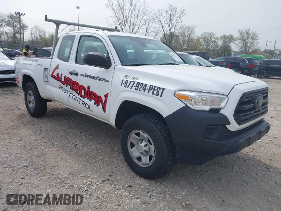 2018 Toyota Tacoma SR z VIN 5TFSX5EN3JX058375, wystawiony jako IAAI lot #42115157 z przebiegiem 171 454 mil mil oraz . Historia ofert i sprzedaży dostępna na DreamBid. Obrazek 1.