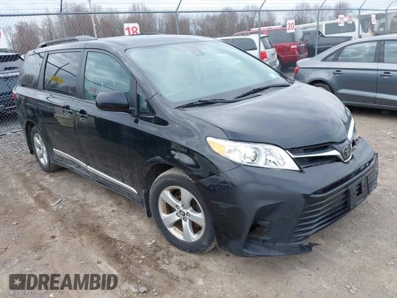 2018 Toyota Sienna LE Auto Access Seat with VIN 5TDKZ3DC8JS929730, listed as a IAAI auction lot 41898547 with 88,043 mi miles. Bid and sale history available at carsss.com. Image 1.