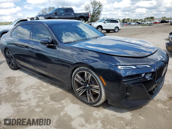 2024 BMW 7 Series 740i z VIN WBA23EH00RCP83346, wystawiony jako Copart lot #74360314 z przebiegiem Nie podano mil oraz Nie do naprawy • Non repairable. Historia ofert i sprzedaży dostępna na DreamBid. Obrazek 4.