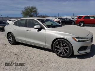2019 Volvo S60 Momentum with VIN 7JRA22TK2KG001461, listed as a Copart auction lot 42370613 with 23,534 mi miles. Bid and sale history available at carsss.com. Image 4.