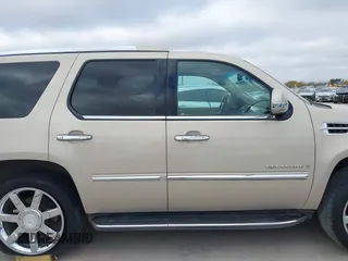 2008 Cadillac Escalade with VIN 1GYEC63898R234382, listed as a IAAI auction lot 41781206 with 150,916 mi miles. Bid and sale history available at carsss.com. Image 13.