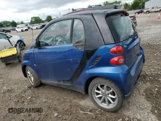 2009 Smart fortwo Pure z VIN WMEEJ31XX9K268413, wystawiony jako Copart lot #55853765 z przebiegiem 58 860 mil mil oraz Szkody całkowita. Historia ofert i sprzedaży dostępna na DreamBid. Obrazek 2.