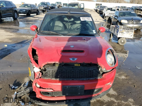 2015 MINI Convertible S с VIN WMWZP3C57FT299177, выставлен на аукционе Copart как лот 43277825 с пробегом 79 454 миль миль и Списание • Salvage title. История ставок и продаж доступна на DreamBid. Изображение 5.