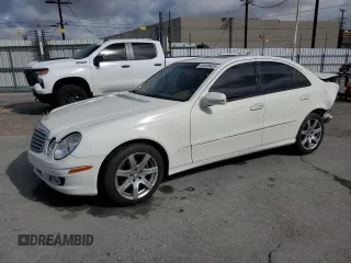 2008 Mercedes-Benz E 350 Luxury z VIN WDBUF87X98B313970, wystawiony jako Copart lot #44449425 z przebiegiem 182 066 mil mil oraz Szkoda całkowita • Salvage title. Historia ofert i sprzedaży dostępna na DreamBid. Obrazek 1.
