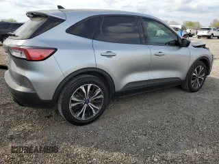 2021 Ford Escape SE z VIN 1FMCU0G60MUB26476, wystawiony jako Copart lot #45902945 z przebiegiem 45 638 mil mil oraz Czysty tytuł • Clean title. Historia ofert i sprzedaży dostępna na DreamBid. Obrazek 3.