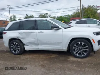2022 Jeep Grand Cherokee Overland z VIN 1C4RJYD60N8717511, wystawiony jako IAAI lot #42366903 z przebiegiem 43 844 mil mil oraz . Historia ofert i sprzedaży dostępna na DreamBid. Obrazek 13.