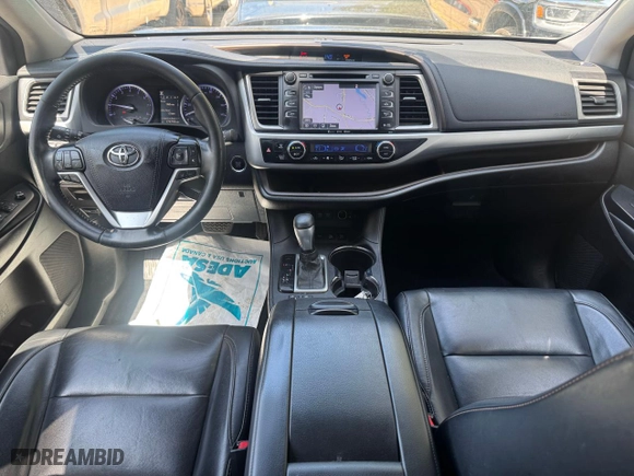 2018 Toyota Highlander SE with VIN 5TDJZRFH1JS852352, listed as a Copart auction lot 54444065 with 174,793 mi miles and Clean Title. Bid and sale history available at carsss.com. Image 9.