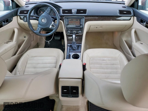 2015 Volkswagen Passat SEL Premium z VIN 1VWCV7A33FC028380, wystawiony jako Copart lot #59144665 z przebiegiem 165 740 mil mil oraz Czysty tytuł • Clean title. Historia ofert i sprzedaży dostępna na DreamBid. Obrazek 8.