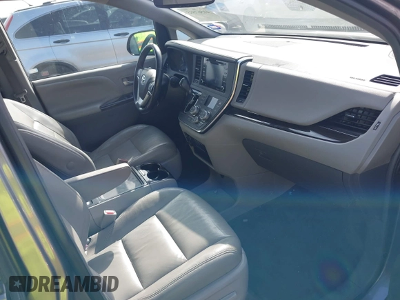 2018 Toyota Sienna XLE Auto Access Seat with VIN 5TDYZ3DC3JS951774, listed as a IAAI auction lot 41567595 with 160,197 mi miles. Bid and sale history available at carsss.com. Image 5.