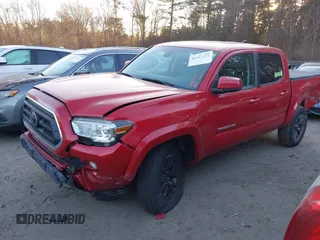 2020 Toyota Tacoma SR5 z VIN 3TMCZ5AN4LM364529, wystawiony jako IAAI lot #41267273 z przebiegiem 29 391 mil mil oraz . Historia ofert i sprzedaży dostępna na DreamBid. Obrazek 2.