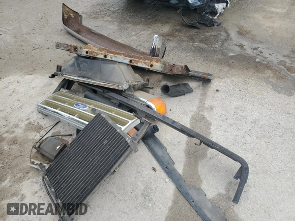 1988 Ford Bronco XL с VIN 1FMEU15N3JLA20890, выставлен на аукционе Copart как лот 79555004 с пробегом Не указан миль и Списание • Salvage title. История ставок и продаж доступна на DreamBid. Изображение 12.