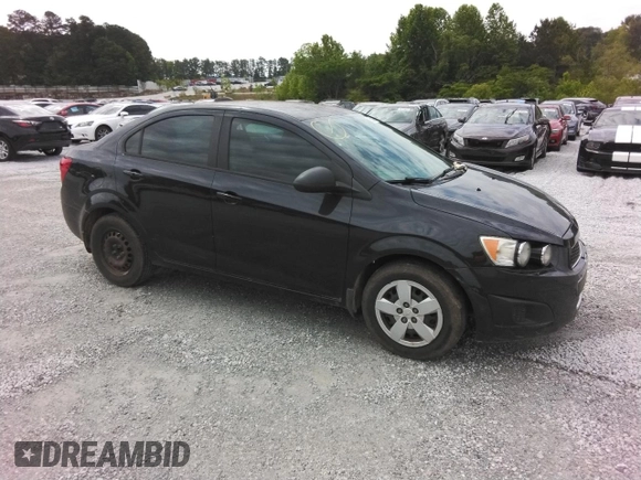 2015 Chevrolet Sonic LS z VIN 1G1JA5SH1F4135192, wystawiony jako Copart lot #56203965 z przebiegiem 194 345 mil mil oraz Czysty tytuł • Clean title. Historia ofert i sprzedaży dostępna na DreamBid. Obrazek 4.
