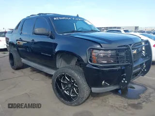 2011 Chevrolet Avalanche LT with VIN 3GNMCFE05BG140362, listed as a IAAI auction lot 41693220 with 162,800 mi miles and . Bid and sale history available at DreamBid. Image 1.