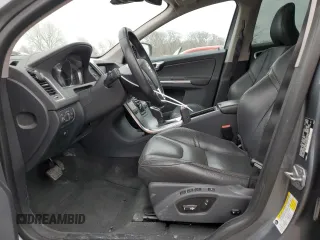 2017 Volvo XC60 Dynamic z VIN YV440MRRXH2107984, wystawiony jako Copart lot #47284055 z przebiegiem 67 043 mil mil oraz Szkoda całkowita • Salvage title. Historia ofert i sprzedaży dostępna na DreamBid. Obrazek 7.