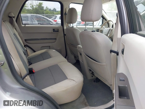 2008 Ford Escape XLT с VIN 1FMCU931X8KB99581, выставлен на аукционе IAAI как лот 42681620 с пробегом 117 607 миль миль и . История ставок и продаж доступна на DreamBid. Изображение 8.
