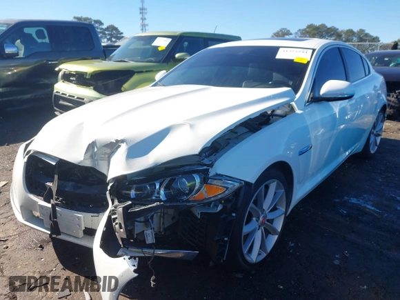 2015 Jaguar XF V6 Portfolio with VIN SAJWA0F7XF8U64372, listed as a IAAI auction lot 41352544 with 62,307 mi miles. Bid and sale history available at carsss.com. Image 6.