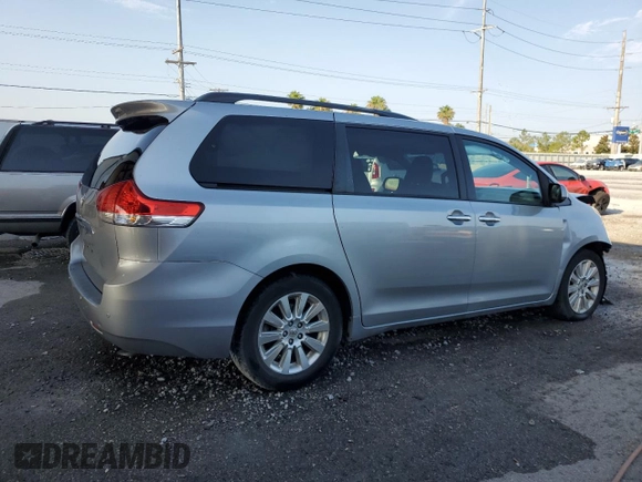 2012 Toyota Sienna XLE AAS z VIN 5TDYK3DC7CS220708, wystawiony jako Copart lot #58295075 z przebiegiem 154 529 mil mil oraz Szkoda całkowita • Salvage title. Historia ofert i sprzedaży dostępna na DreamBid. Obrazek 3.