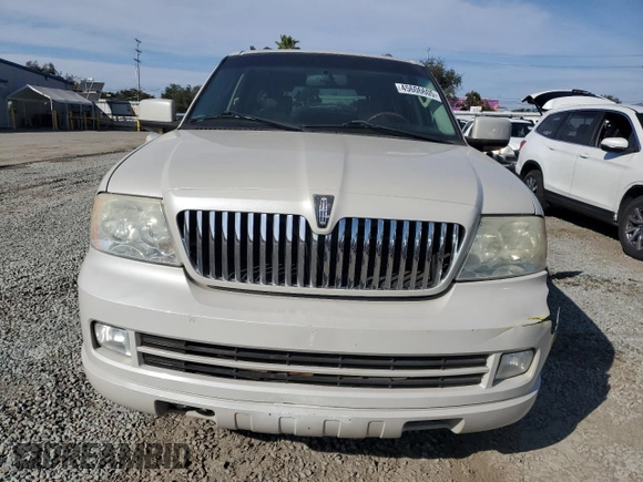 2005 Lincoln Navigator Luxury z VIN 5LMFU27535LJ20448, wystawiony jako Copart lot #45606605 z przebiegiem 221 452 mil mil oraz Czysty tytuł • Clean title. Historia ofert i sprzedaży dostępna na DreamBid. Obrazek 5.