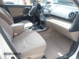 2006 Toyota RAV4 Limited with VIN JTMBK31V665006220, listed as a IAAI auction lot 41922963 with 207,389 mi miles. Bid and sale history available at carsss.com. Image 5.