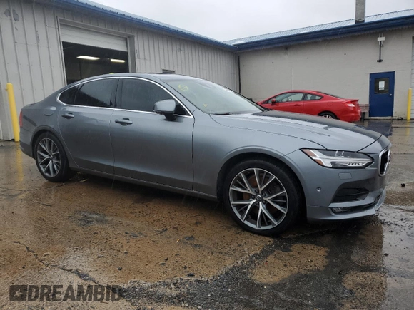 2017 Volvo S90 Momentum with VIN YV1A22MKXH1010945, listed as a Copart auction lot 47879115 with 104,831 mi miles and Clean Title. Bid and sale history available at DreamBid. Image 4.