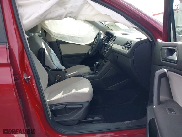 2018 Volkswagen Tiguan S with VIN 3VV1B7AX0JM043255, listed as a IAAI auction lot 41641512 with 79,069 mi miles. Bid and sale history available at carsss.com. Image 5.