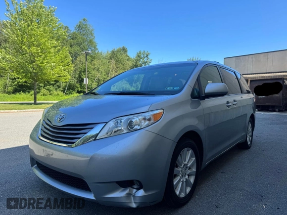 2015 Toyota Sienna Limited z VIN 5TDDK3DC8FS124511, wystawiony jako Copart lot #62570905 z przebiegiem 188 920 mil mil oraz Czysty tytuł • Clean title. Historia ofert i sprzedaży dostępna na DreamBid. Obrazek 2.