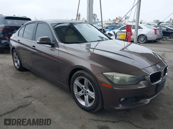 2012 BMW 3 Series 328i z VIN WBA3C1C55CA696853, wystawiony jako IAAI lot #41870826 z przebiegiem 215 613 mil mil oraz . Historia ofert i sprzedaży dostępna na DreamBid. Obrazek 1.