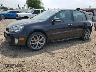 2013 Volkswagen GTI Driver's Edition z VIN WVWHV7AJXDW139382, wystawiony jako Copart lot #52128055 z przebiegiem 78 233 mil mil oraz Szkoda całkowita • Salvage title. Historia ofert i sprzedaży dostępna na DreamBid. Obrazek 1.