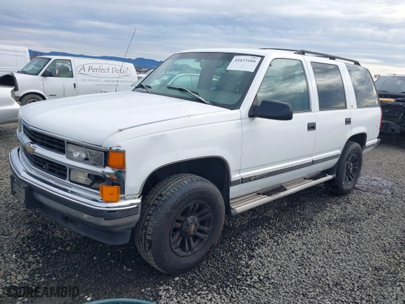 1997 Chevrolet Tahoe with VIN 1GNEK13R7VJ324524, listed as a IAAI auction lot 41623104 with 268,178 mi miles. Bid and sale history available at carsss.com. Image 17.