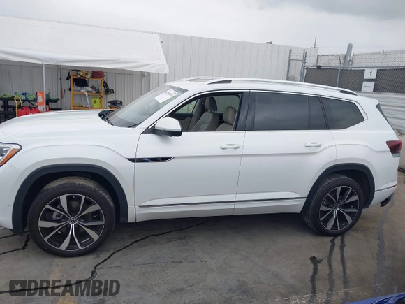 2024 Volkswagen Atlas SEL Premium R-Line with VIN 1V2FR2CA7RC543176, listed as a IAAI auction lot 42358945 with 7,066 mi miles and . Bid and sale history available at DreamBid. Image 14.