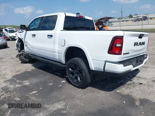 2025 Ram 1500 Big Horn z VIN 1C6RREFG6SN534289, wystawiony jako IAAI lot #41965903 z przebiegiem 11 349 mil mil oraz . Historia ofert i sprzedaży dostępna na DreamBid. Obrazek 3.