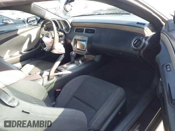 2011 Chevrolet Camaro 2LS z VIN 2G1FA1ED6B9168557, wystawiony jako IAAI lot #41529489 z przebiegiem 154 206 mil mil oraz . Historia ofert i sprzedaży dostępna na DreamBid. Obrazek 5.