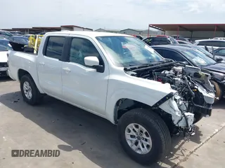 2024 Nissan Frontier SV z VIN 1N6ED1EK7RN650404, wystawiony jako IAAI lot #42344265 z przebiegiem 21 384 mil mil oraz . Historia ofert i sprzedaży dostępna na DreamBid. Obrazek 1.