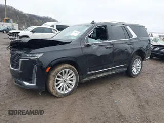 2024 Cadillac Escalade Luxury z VIN 1GYS4AKLXRR116951, wystawiony jako IAAI lot #42007285 z przebiegiem 46 101 mil mil oraz . Historia ofert i sprzedaży dostępna na DreamBid. Obrazek 2.
