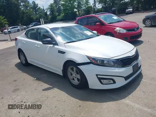 2015 Kia Optima LX z VIN KNAGM4A70F5592644, wystawiony jako IAAI lot #42620081 z przebiegiem 153 472 mil mil oraz . Historia ofert i sprzedaży dostępna na DreamBid. Obrazek 1.