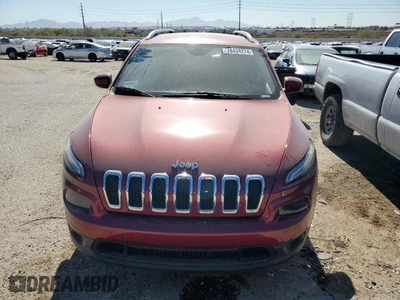 2016 Jeep Cherokee Latitude z VIN 1C4PJLCB7GW363719, wystawiony jako Copart lot #83479434 z przebiegiem 114 830 mil mil oraz Szkoda całkowita • Salvage title. Historia ofert i sprzedaży dostępna na DreamBid. Obrazek 5.