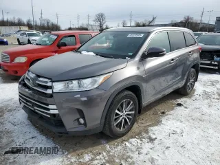 2018 Toyota Highlander SE z VIN 5TDJZRFH0JS532679, wystawiony jako Copart lot #45523385 z przebiegiem 83 397 mil mil oraz Szkoda całkowita • Salvage title. Historia ofert i sprzedaży dostępna na DreamBid. Obrazek 1.